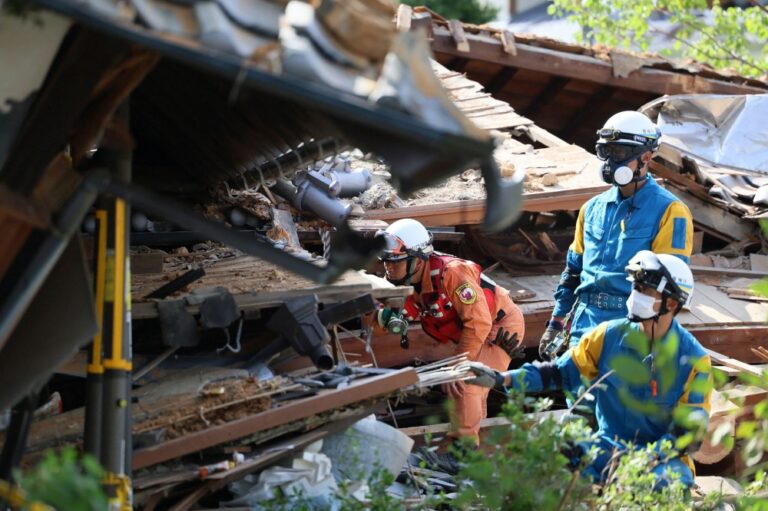 Japan earthquake death toll feared to hit 23 as rescuers comb shattered mall