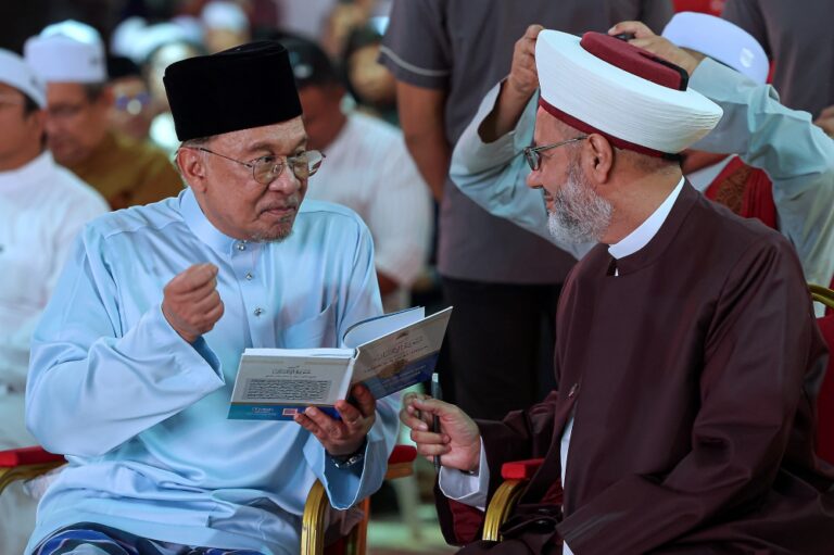 Anwar hails Al-Azhar Grand Imam Al-Tayyeb as global moderation icon
