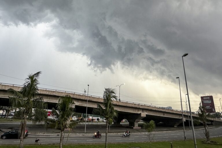 Thunderstorm warning issued for 10 states until 6pm