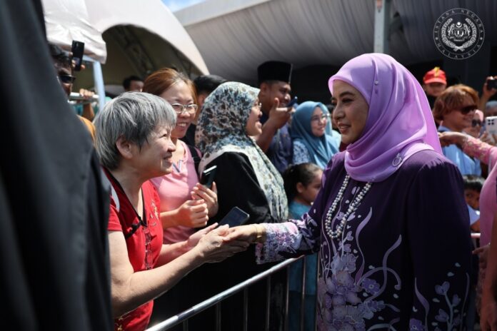 Queen Raja Zarith Sofiah seeks to create family bonding opportunities for B40 community