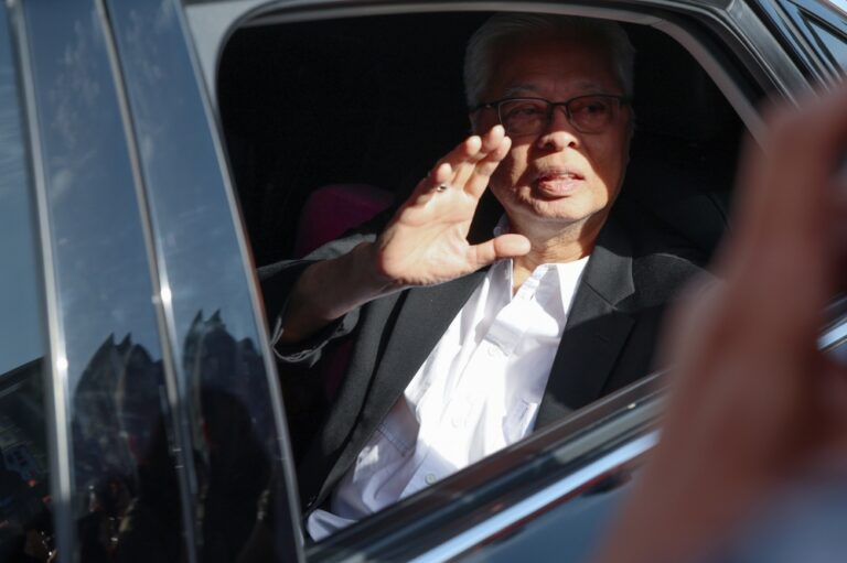 ‘Wishing them a speedy recovery’: Anwar visits Ismail Sabri and Fadillah at IJN