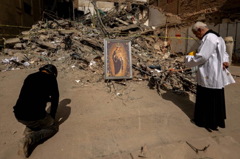 Photos, memories all that remain for Colombia’s bereaved after quake