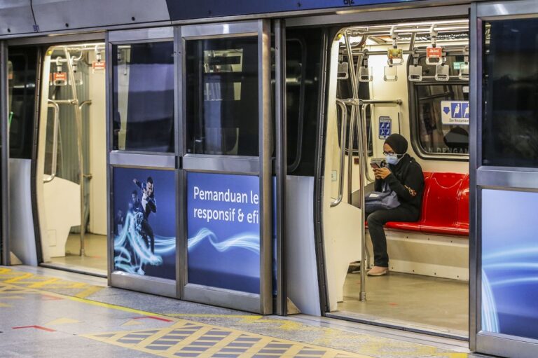 Delays on Kelana Jaya LRT Line after suspected power supply fault