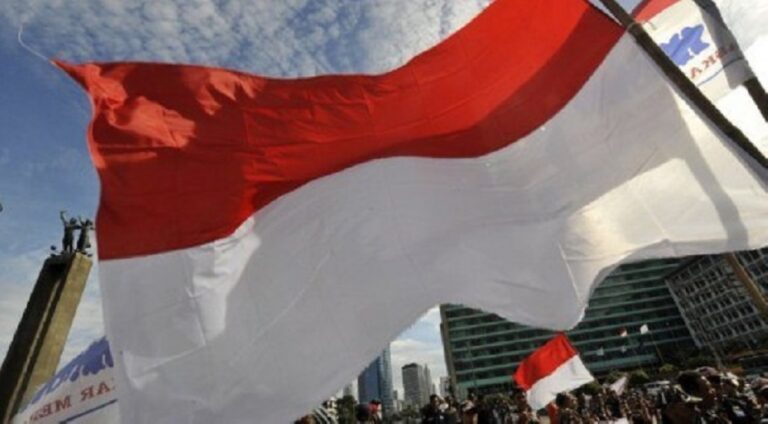 Indonesian Navy thwarts bid to smuggle 75.7 tonnes of tin sand worth RM17.27m to Malaysia