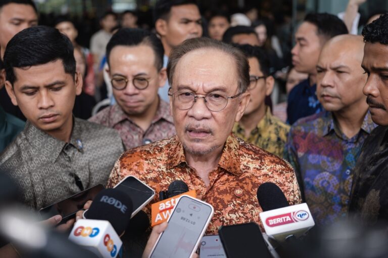 Anwar: Govt fast‑tracking drafting of new e‑commerce Bill
