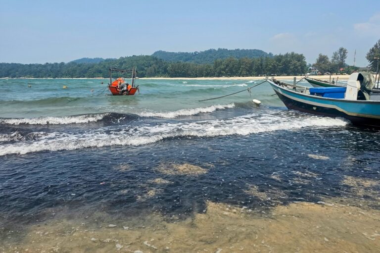 Terengganu’s Teluk Kalong Beach hit by coal pollution again, second incident this year