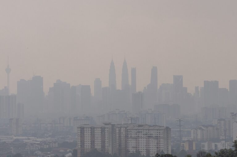 Sarawak leads haze misery as Serian hits 194, unhealthy API spreads to Selangor, Kedah, Penang