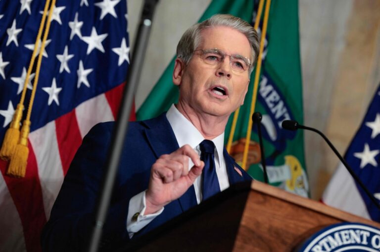 US vows ‘economic asphyxiation’ of Iran, warns countries against defying sanctions