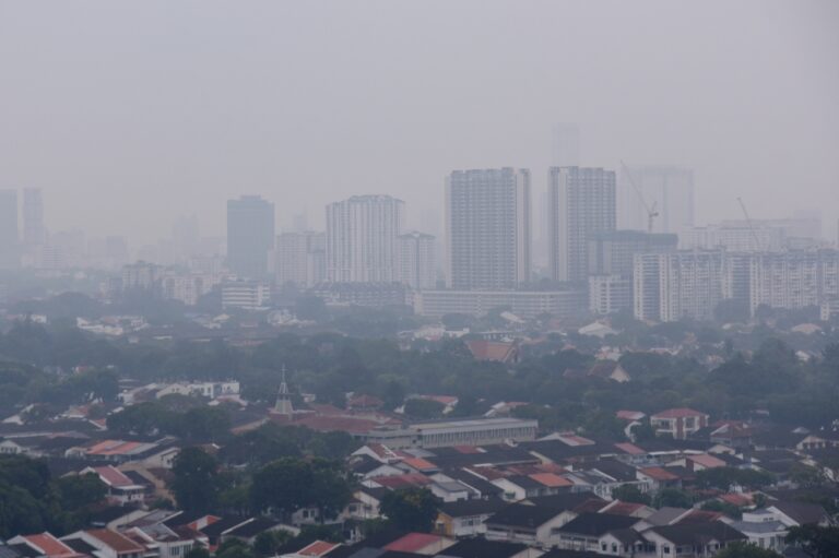Haze alert: Penang health exco advises face masks as API levels spike