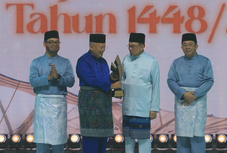 Anwar: Amirudin tasked to work out Pakatan-BN alliance details for Melaka polls