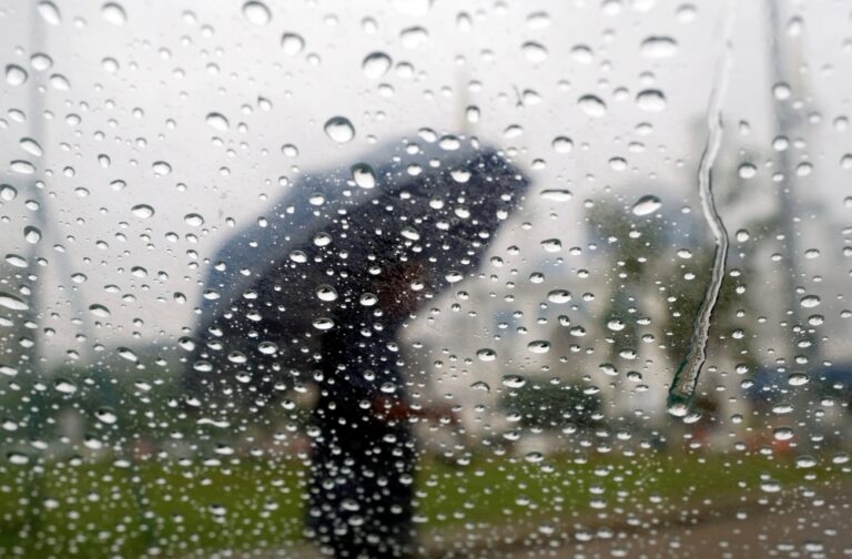 Thunderstorms, heavy rain forecast across 10 states, KL tonight
