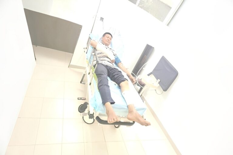Sabah clam hunter survives crocodile attack after friend beats nine-foot reptile on the head