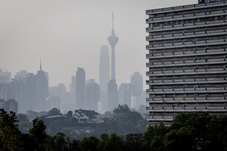 Air quality worsens, two Sarawak stations breach very unhealthy levels, 29 areas nationwide unhealthy