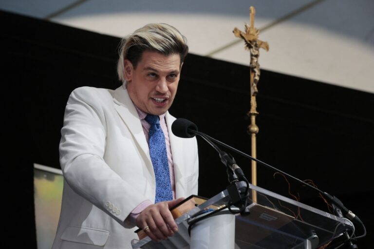 US deports ex-Trump ally Milo Yiannopoulos who backed ICE crackdown, after overstaying visa