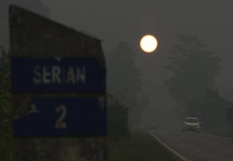 Haze worsens as Serian hits 412, while Samarahan and Kuching record hazardous API levels