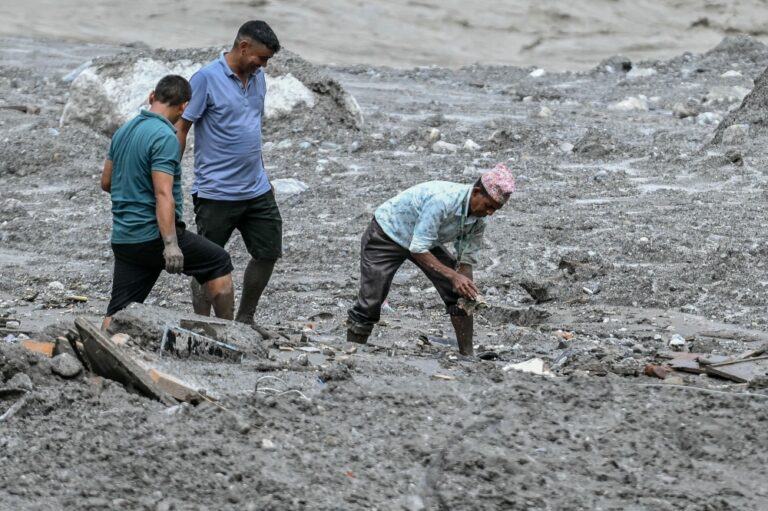 Nepal begins burials as flood death toll rises to 752