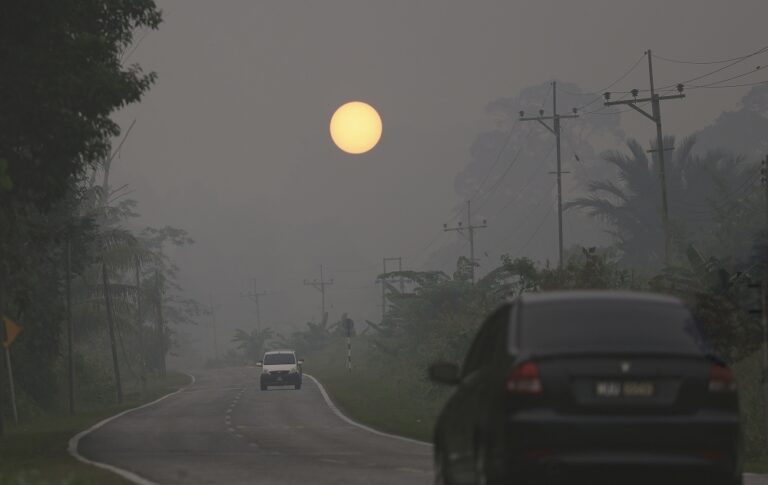 Sarawak says no emergency unless API breaches 500, Serian readings remain hazardous