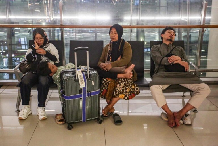 Four more airports shut in Indonesia after Jakarta’s Soekarno-Hatta as Anak Krakatoa ash spreads
