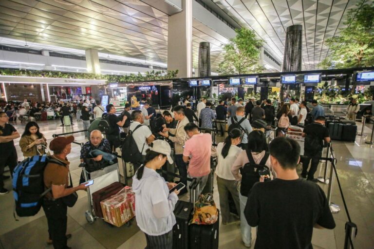 Indonesia names three alternative airports as Anak Krakatoa closures rise to six