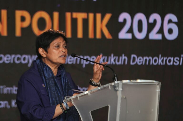 Azalina: Politicians could face corruption charges without political financing law