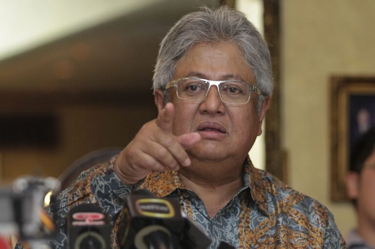 Zaid urges Putrajaya to safeguard Petronas interests in Sarawak talks