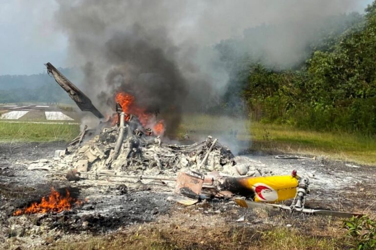 Flying Doctor Service helicopter carrying five crashes near Long Lellang airport
