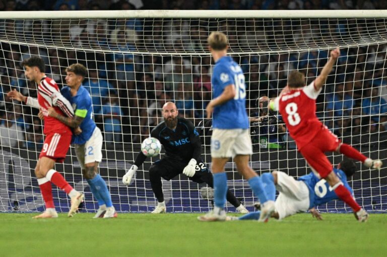 Odegaard fires Arsenal to winning Champions League start at Napoli