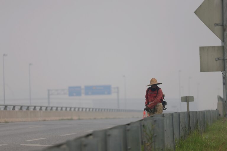 Haze bites: 14 areas nationwide hit unhealthy air levels, 11 of them in Sarawak alone
