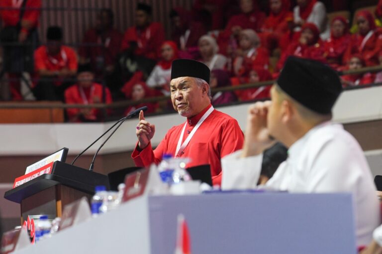 State institutions won’t be political tools if BN returns to power, Zahid pledges at Umno assembly