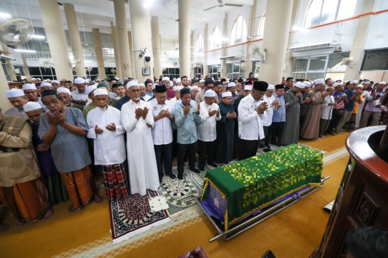 Health Minister leads funeral prayers for helicopter crash victim Dr Ainul Baraah
