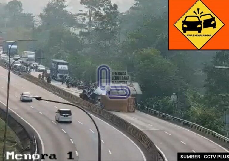 Total standstill on NSE northbound after two box vans overturn near Kuala Kangsar