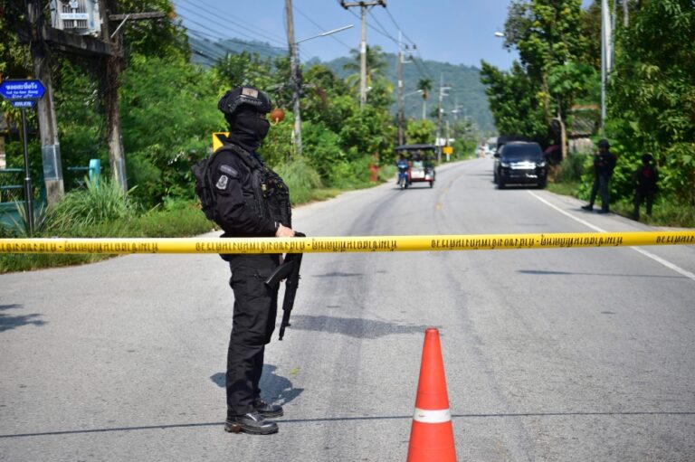 Volunteer defence corps truck hit by bomb, gunfire in Narathiwat leave two dead and 16 wounded