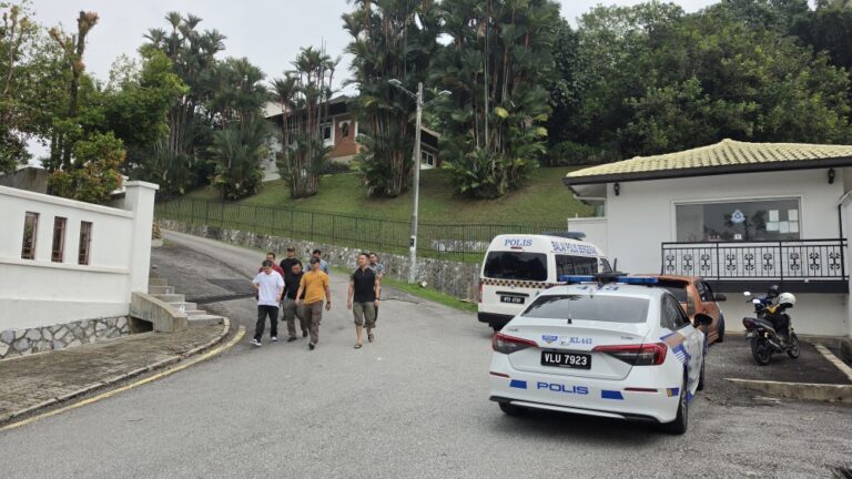 Prison Dept vehicles enter Najib’s home as preparations for house arrest appear to begin