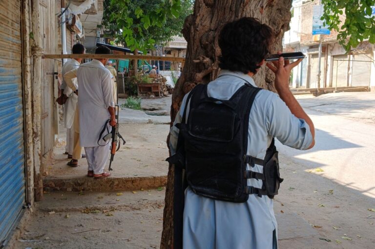 At least 31 dead as militants attack Pakistan police HQ in Kohat; fighting ongoing