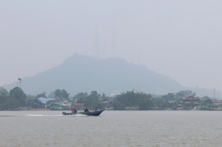 Haze tightens its grip: 32 areas now recording unhealthy API readings