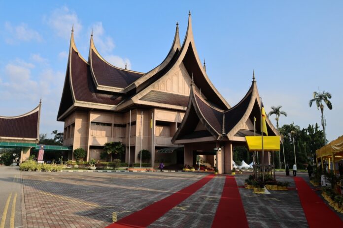 Two Negeri Sembilan excos confirm getting palace dismissal letter