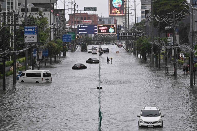 Heavy floods force Bangkok to declare three districts disaster zones
