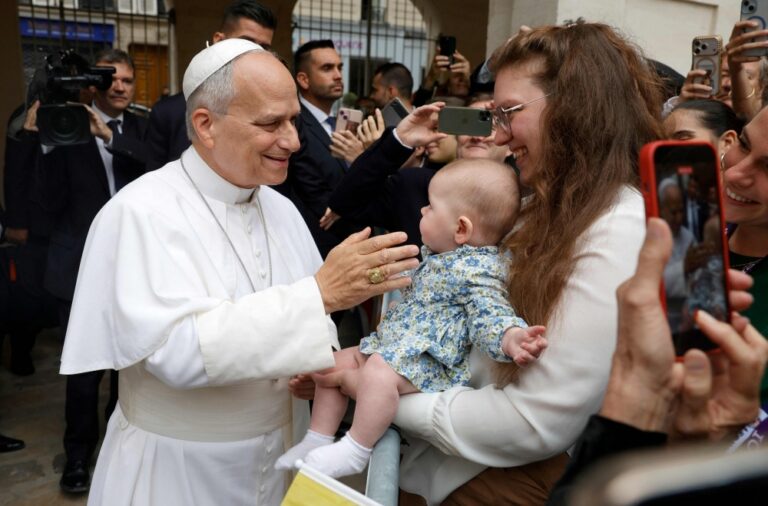 Pope to celebrate giant Paris mass after ‘peace’ appeal