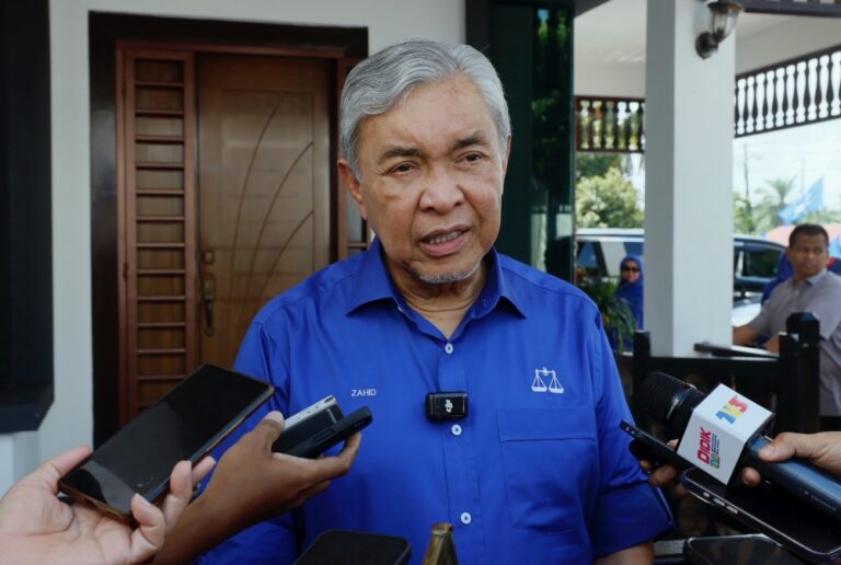 Way out of Negeri Sembilan impasse? MB Ismail Lasim should seek audience with Ruler and Undangs, says Zahid