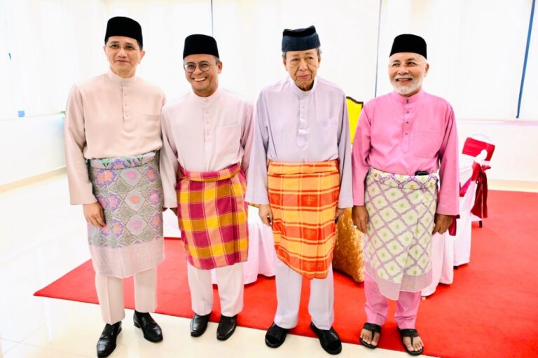 No power struggles, says Selangor Sultan as current and former menteris besar meet