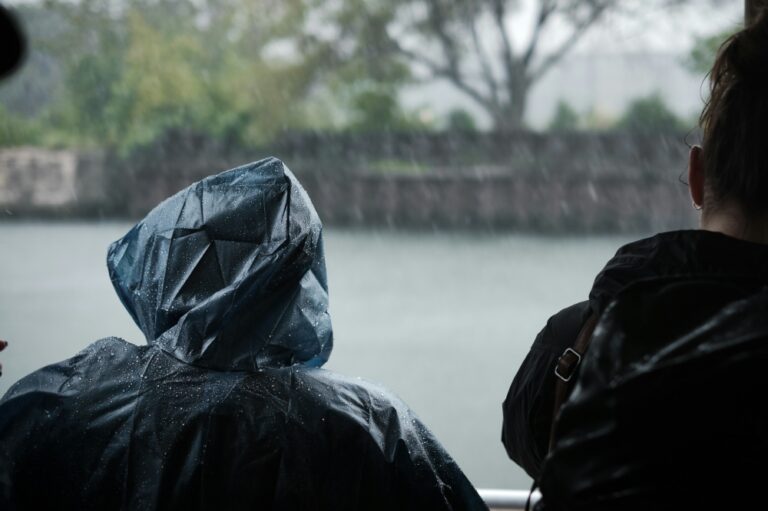 Raincoat and umbrella check: Storm warning for KL, Putrajaya and six states until 4pm