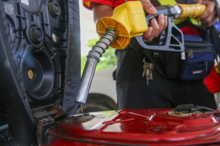 Kedah KPDN takes RON95 samples after claims of water-mixed fuel