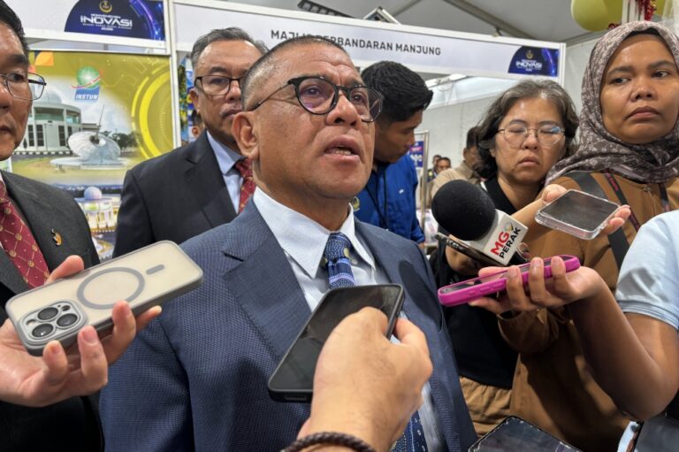 Perak MB tells accuser to prove allegations over special officer’s mosque speech