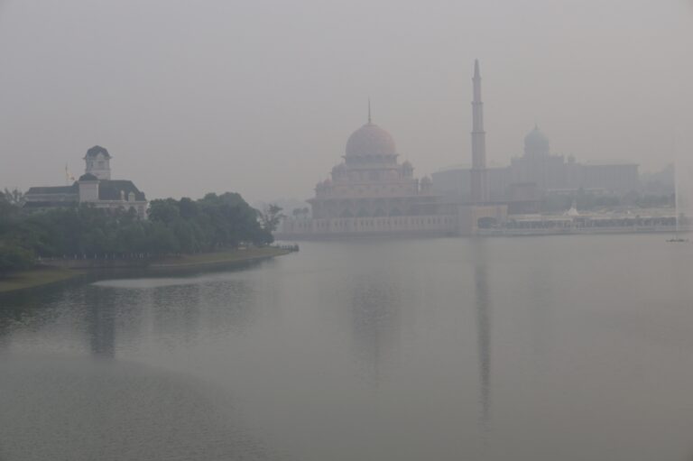 Haze worsens in Malaysia: Nine areas breach 180 API, Seremban still the worst at 189