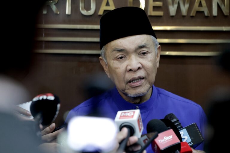 Change in wind patterns in next two weeks expected to ease haze in Peninsula and Sarawak, says Zahid