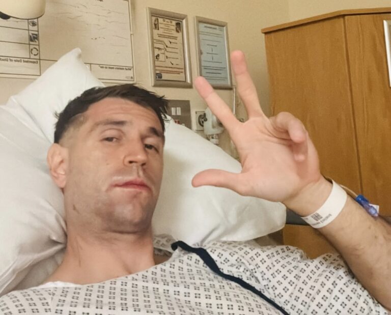 Chelsea keeper Martinez posts hospital update after fractured jaw, says comeback is weeks away